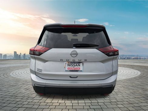 Certified 2025 Nissan Rogue SV FWD image 6