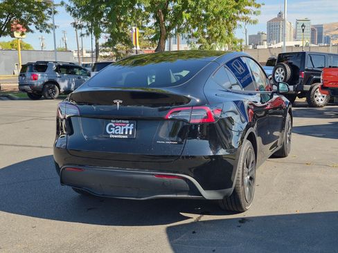 Used 2025 Tesla Model Y Long Range AWD/4WD image 3
