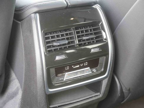 Certified 2024 BMW X7 xDrive40i w/ M Sport Package image 16