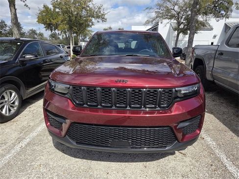 Certified 2025 Jeep Grand Cherokee Altitude image 2