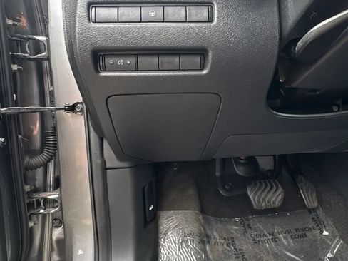 Used 2021 Nissan Rogue SV AWD/4WD image 12