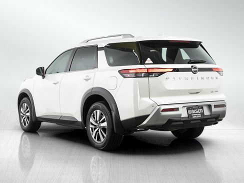 Used 2024 Nissan Pathfinder SL AWD/4WD image 3