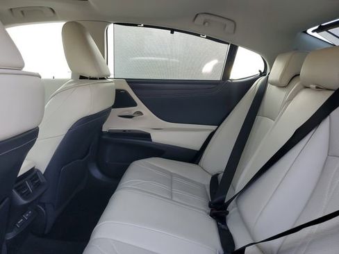 Used 2022 Lexus ES 300h Ultra Luxury image 11