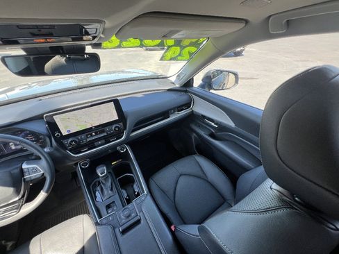 Used 2024 Toyota Grand Highlander Limited AWD/4WD image 16