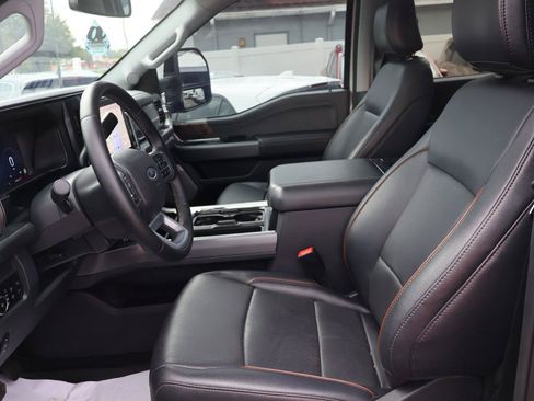 Used 2025 Ford F250 Lariat w/ Lariat Ultimate Package AWD/4WD image 13