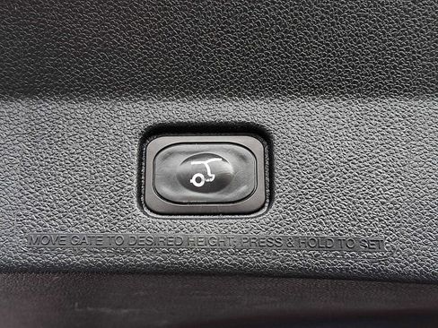 Certified 2019 Ford Explorer XLT w/ Equipment Group 202A image 32