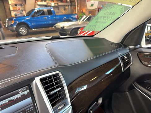 Used 2014 Mercedes-Benz GL 450 4MATIC image 46
