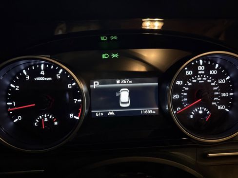 Used 2024 Kia Carnival EX image 13