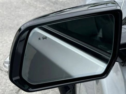 Used 2018 Chevrolet Traverse Premier w/ Redline Edition FWD image 11