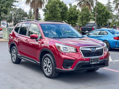 Used 2019 Subaru Forester Premium AWD/4WD image 5