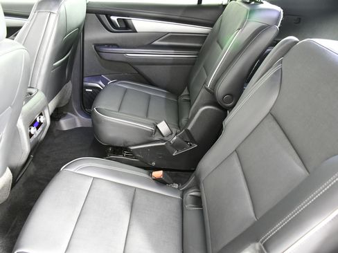 Used 2025 Buick Enclave Preferred image 47