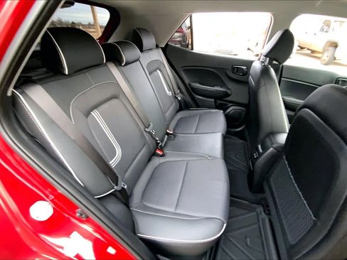 Certified 2025 Hyundai Venue Limited image 19