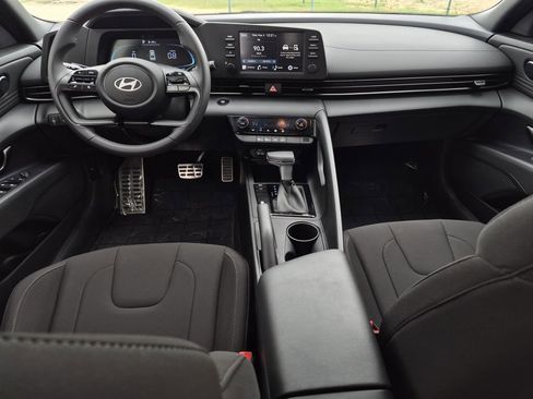 Used 2025 Hyundai Elantra Sport FWD image 15