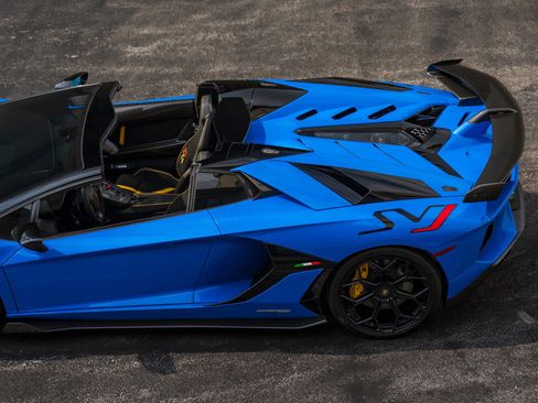 Used 2021 Lamborghini Aventador SVJ AWD/4WD image 6