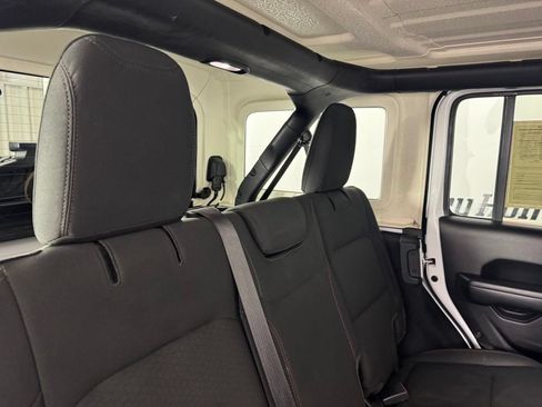 Used 2022 Jeep Wrangler Unlimited Rubicon AWD/4WD image 33