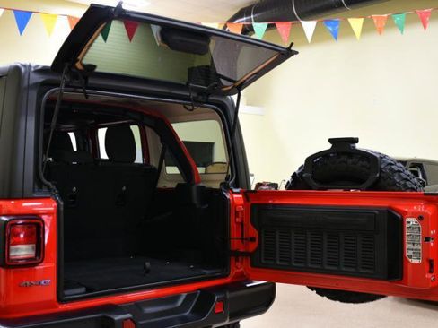 Used 2025 Jeep Wrangler Sport S image 44