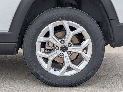 Certified 2025 Jeep Compass Latitude AWD/4WD image 13
