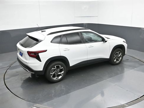 Used 2025 Chevrolet Trax LT image 47