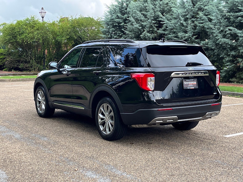 Used 2020 Ford Explorer XLT w/ Equipment Group 202A AWD/4WD image 19