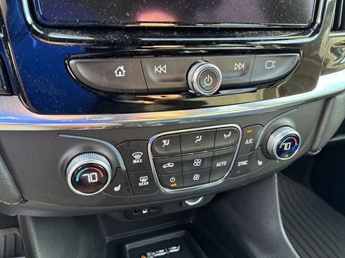 Used 2023 Chevrolet Traverse LT image 17