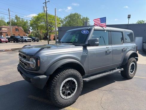 Used 2023 Ford Bronco Outer Banks w/ Sasquatch Package AWD/4WD image 3