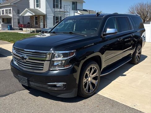 Used 2017 Chevrolet Suburban Premier AWD/4WD image 2