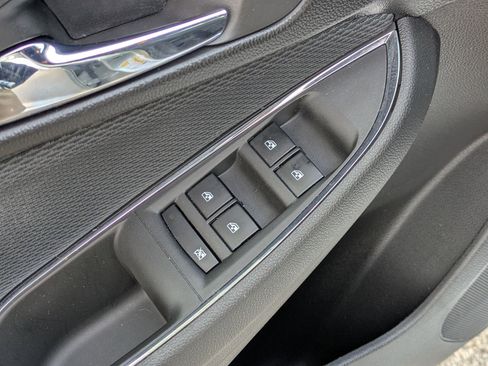 Used 2018 Chevrolet Cruze LT w/ RS Package image 11