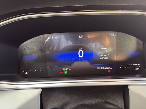 Certified 2025 Volkswagen Taos SE image 26