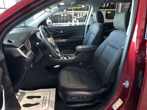 Certified 2022 GMC Acadia SLE w/ Driver Convenience Package image 18