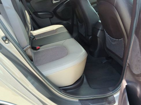 Used 2012 Hyundai Tucson GLS image 11