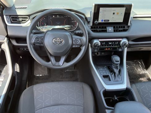 Used 2025 Toyota RAV4 XLE AWD/4WD image 10