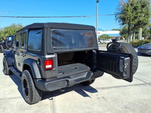 Used 2019 Jeep Wrangler Unlimited Sport S image 29