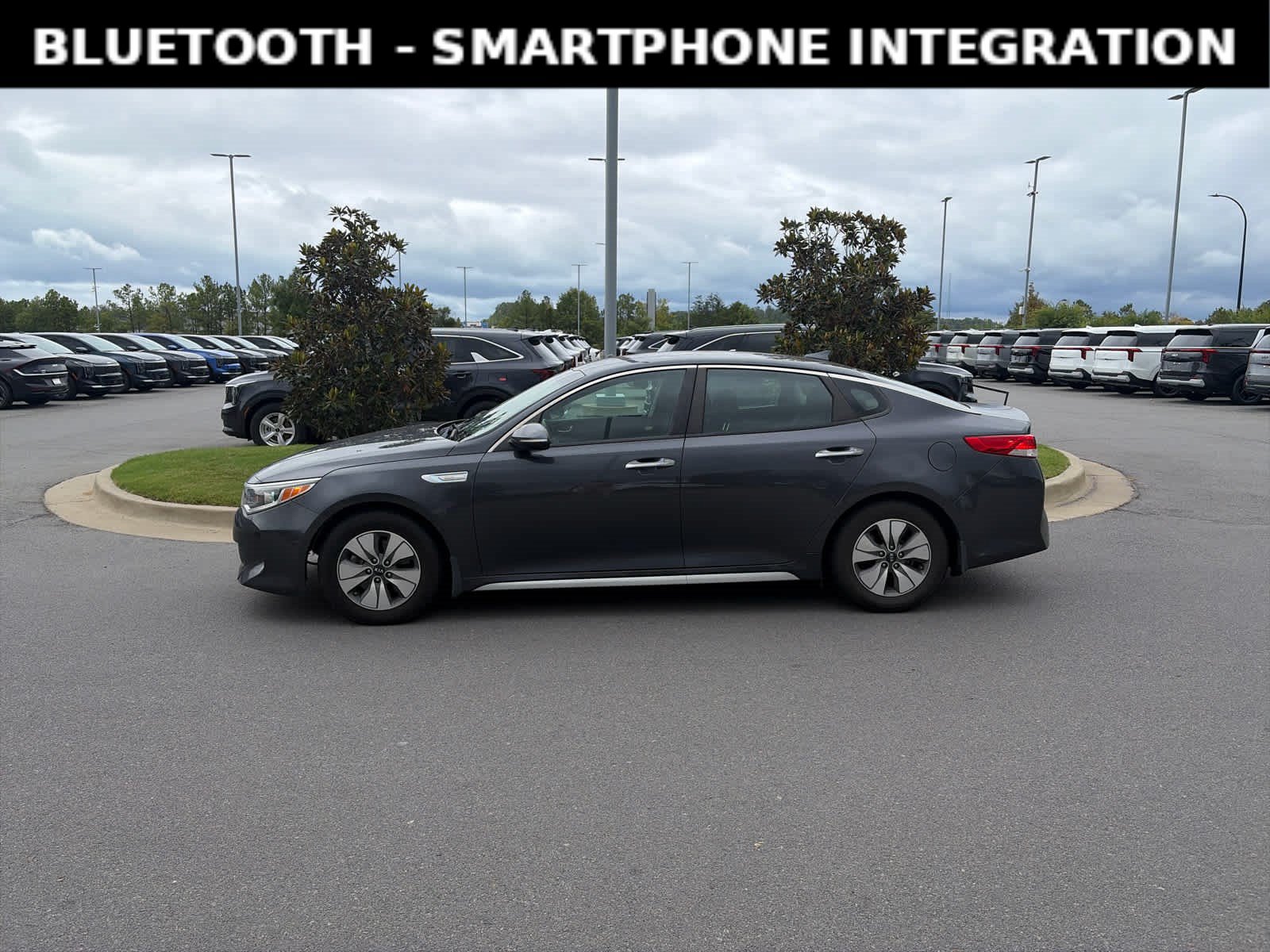 Used 2017 Kia Optima Premium FWD image 2