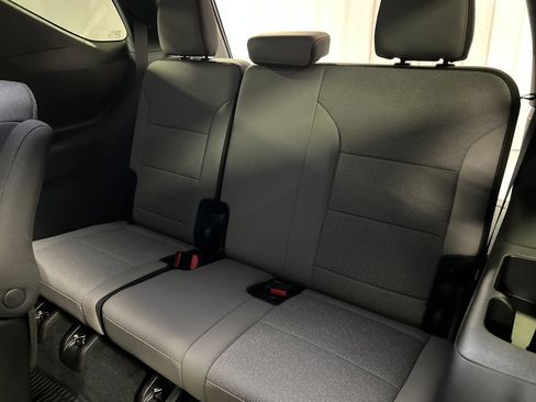 Used 2025 Chevrolet Traverse LT w/ Midnight/Sport Edition image 24