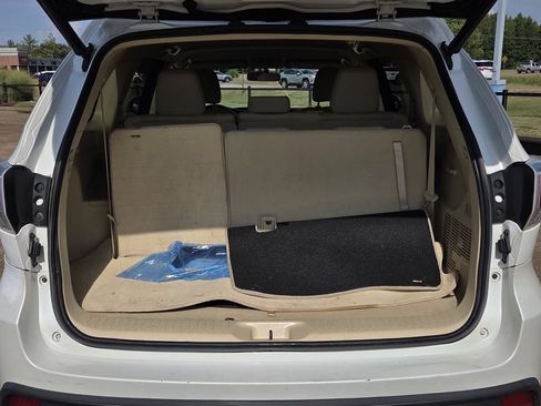 Used 2015 Toyota Highlander Plus FWD image 24