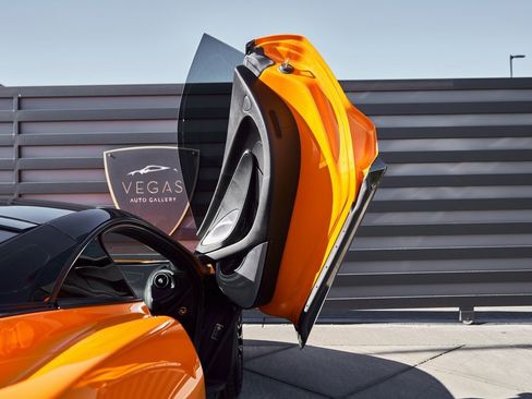 Used 2023 McLaren GT image 27