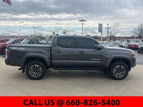 Used 2021 Toyota Tacoma TRD Sport w/ Technology Package image 4