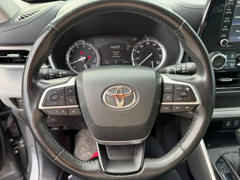 Used 2022 Toyota Highlander XLE AWD/4WD image 15
