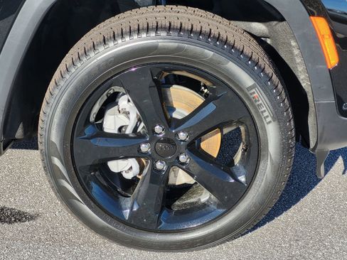 Used 2025 Jeep Grand Cherokee Limited w/ Luxury Tech Group II image 10