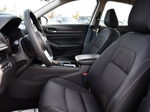 Used 2024 Nissan Altima 2.5 SV image 16