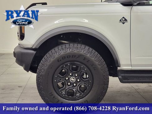 Certified 2025 Ford Bronco Outer Banks w/ Sasquatch Package image 5