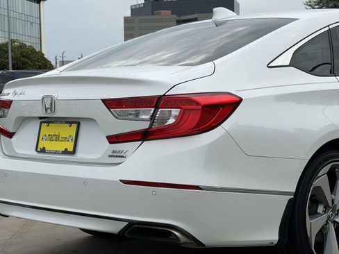 Used 2020 Honda Accord Touring image 11
