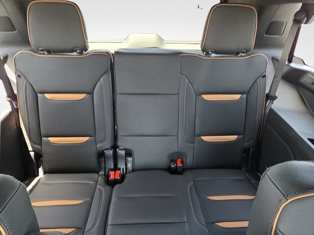 Used 2024 GMC Yukon AT4 w/ AT4 Premium Package AWD/4WD image 12