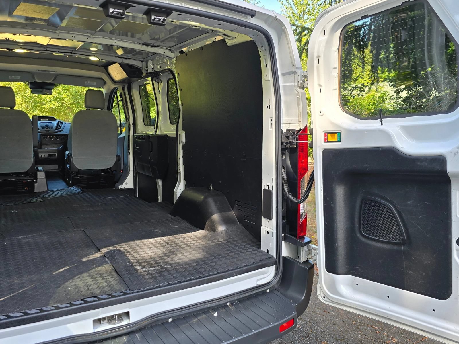 Used 2017 Ford Transit 250 130 Low Roof RWD image 7