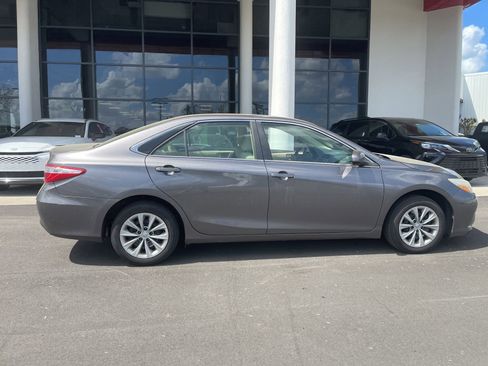 Used 2015 Toyota Camry LE FWD image 10