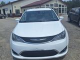 Used 2020 Chrysler Pacifica Touring-L image 2