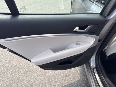 Used 2024 Genesis G70 2.5T RWD image 15