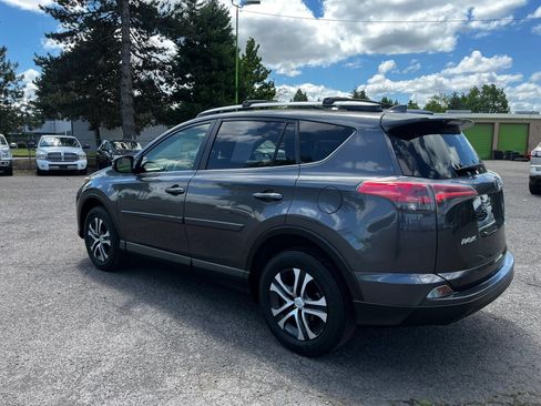 Used 2017 Toyota RAV4 LE AWD/4WD image 5