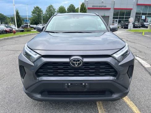 Used 2025 Toyota RAV4 XLE AWD/4WD image 2
