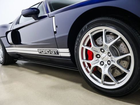 Used 2006 Ford GT RWD image 23